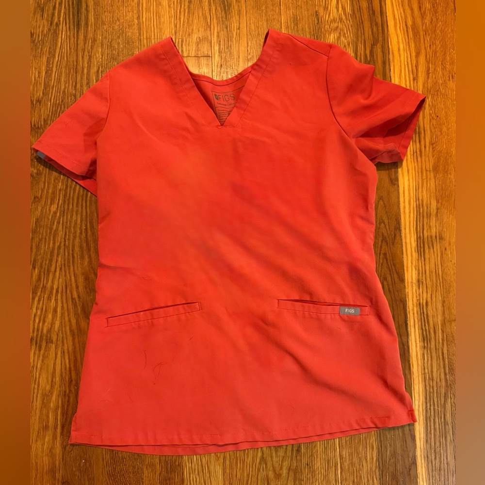 Figs Women's Clay Casma - Three-Pocket Scrub Top- XS